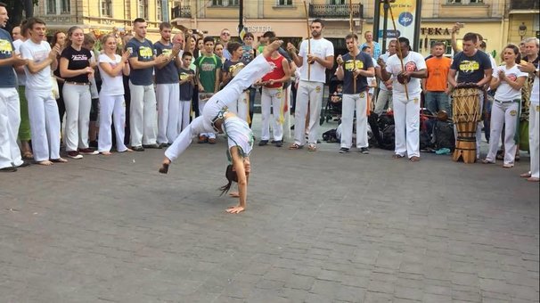 Capoeira coach «Rabo De Arraia» in Kiev. Sign up for classes on the stock.