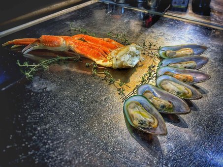 Fish shop-restaurant &quot;flagman&quot; on glybochitskaya. discounts on fish dishes