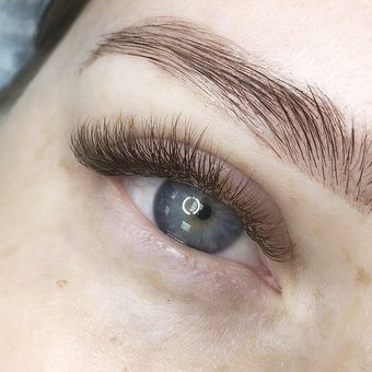 Всі види нарощування вій Київ у «Майстерні краси» на Оболоні. Замовляйте по акції.