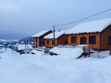 Cottage complex «Sun of the Carpathians» in Yakivsky. Book rooms at a discount.