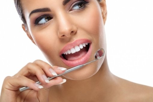 Teeth whitening in the dental clinic «Dental Club» in Dnipro. Make an appointment with a dentist for a promotion.