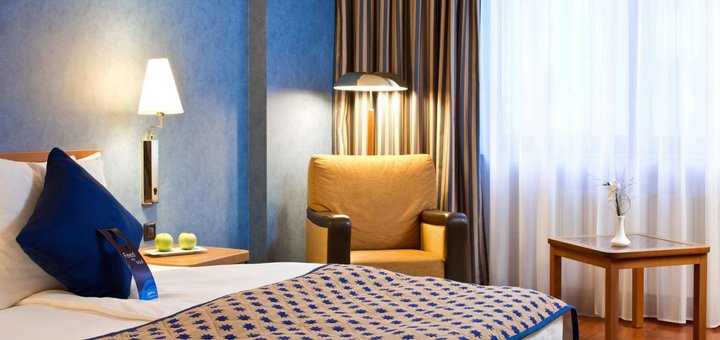Номер в отеле «Radisson Blu Hotel» в Киеве. Забронировать номер со скидкой. Отели в центре Киева.2
