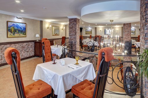 Restaurant of the hotel and rozvazhalny complex «V & P» near Khusti. Cover up a corporate party with a discount.