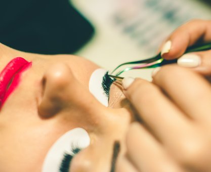 Eyelash extension at the Vip Spa V&P in Khust. Sign up for the procedure for the promotion.
