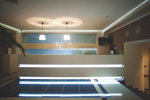 Адміністрація готельно-ресторанного комплексу «V&P» у Хусті. Оплачуйте путівки за знижкою.
