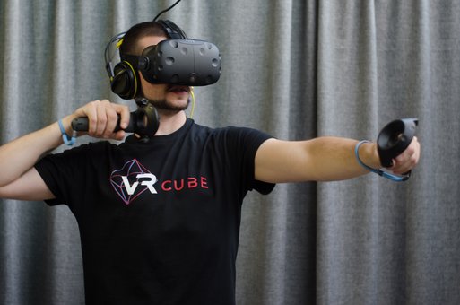 Шолом віртуальної реальності vr htc vive у клубі «вр куб» у Львові. пориньте в vr гру по знижці.