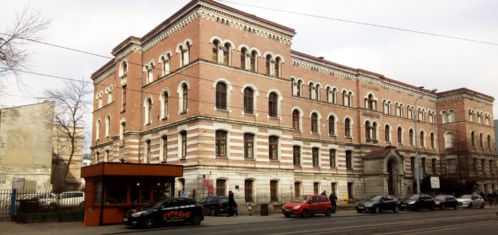 Освіта в Європі з компанією «Сім'я Успіху» у Києві. Подавайте документи зі знижки.