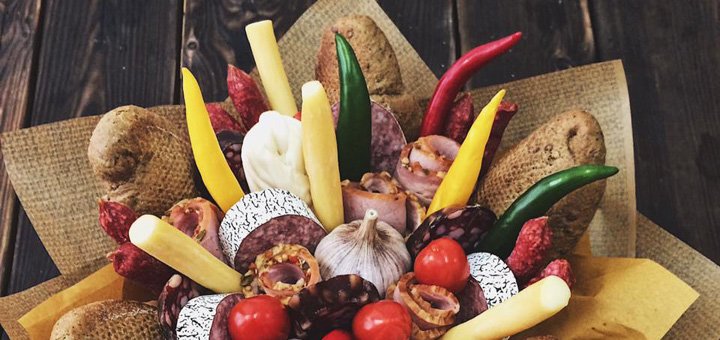 Букети для чоловіків з їжею "Fruits & Flowers Market" у Дніпрі. Купуйте за акцією.