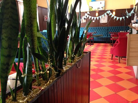 The interior of the «Al Forno Pizzeria» in Kiev. Book tables at a discount.