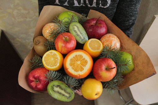 Букети із фруктів «Fruits&Flowers Market» у Дніпрі. Замовляйте доставку букетів за знижкою.