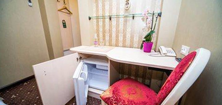 Discounts for holidays at vintage hotel8