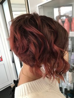 Зачіски в студії краси «Dali's Hair & Beauty Studio». Записати зі знижкою