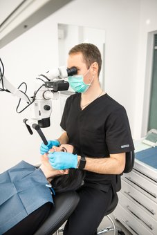 Dental treatment under the microscope Dr. Sventukh in Kiev. Make an appointment with a dentist for a promotion.