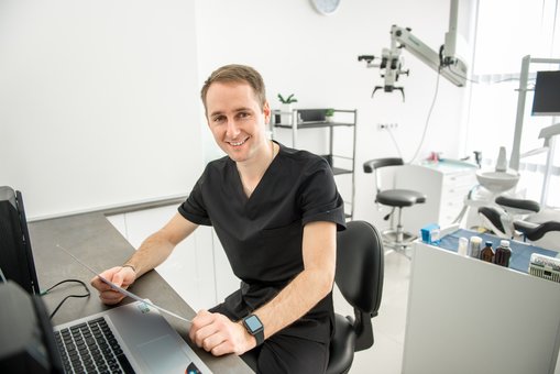 Dentist Ivan Sventukh in Kiev. Make an appointment with a doctor at a discount.