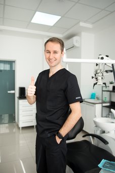 Doctor Ivan Sventukh in Kiev. Sign up for a dental restoration at a discount.
