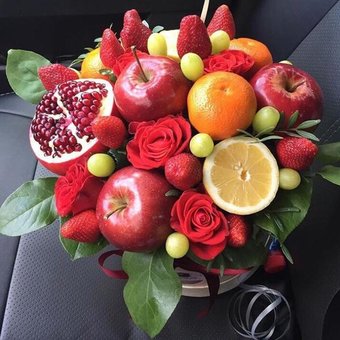 Букет із фруктів від бутику «Fruits&Flowers Market» у Дніпрі. Замовляйте по акції.