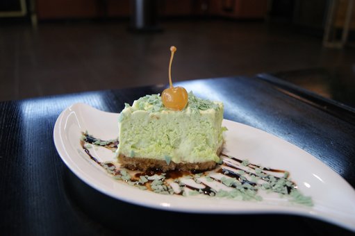 Coffee house "Palmira" in the Dnieper. Order desserts at a discount.
